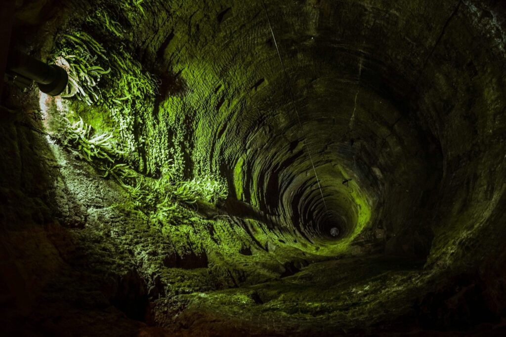 LOCATIONS BOOK I: THE REFUSAL 1 THE CAVE